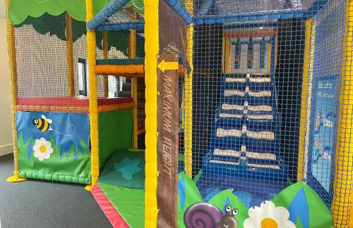 Cosy Cotswold Lodge by Your Home Here - ideal for families, log-burner, spa, private parking, EV Hookup included and heated swimming pools - Foto 46