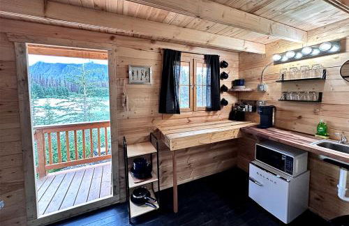 Solar Powered Lakefront Twin Tiny Houses in Cantwell Alaska, Perfect for a Group Getaway to Denali National Park - Foto 3