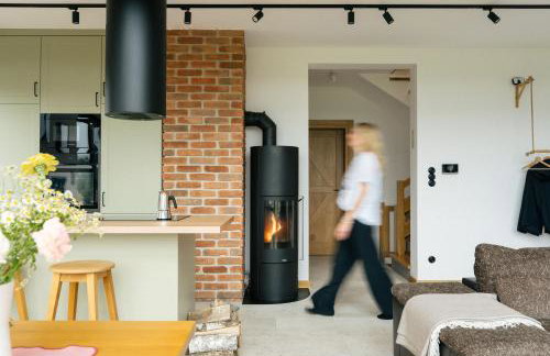 Rumiane pola - stodoła na Mazurach z widokiem na jezioro - Foto 5