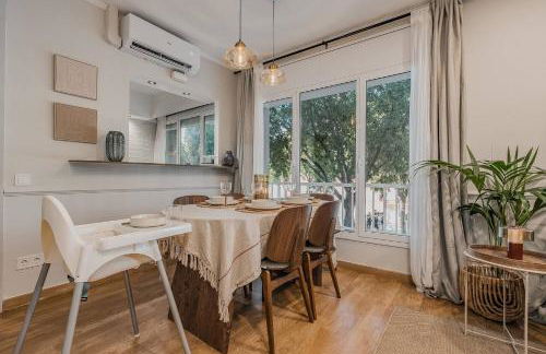 NEW Refurbished Modern Apartment - Photo 3