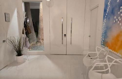 As seen on HGTV Desert Flippers The Pink Door - Foto 49