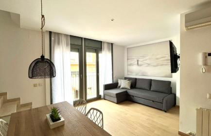 Dúplex 2 hab con terraza by Prestigi - Photo 1