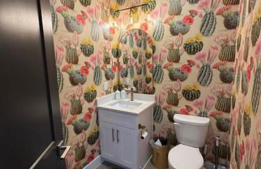 Wild West Oasis - Experienced Hosts, 2 King Suites - Foto 3