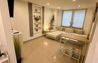 WOLFÜHLOASE am Hamburg Airport - Photo 17