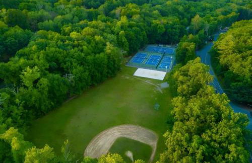 Poconos Modern Chalet I Hot Tub I Home Theater I Fenced Yard I Pet Friendly - Foto 80