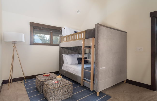 Maple by Avantstay Modern Mountain Home w Cozy Fire Pit 15 Mins frm Northstar - Photo 24