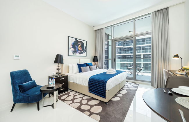 Luxury StayCation - Studio in Damac Hills with Balcony and Golf Views - Foto 4