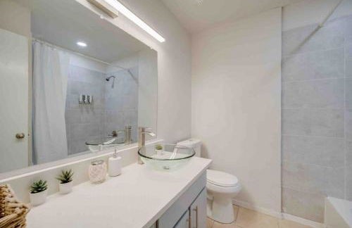 Stunning 4BR 2BA Hot Tub Cozy Holiday Home in Plano - Foto 25