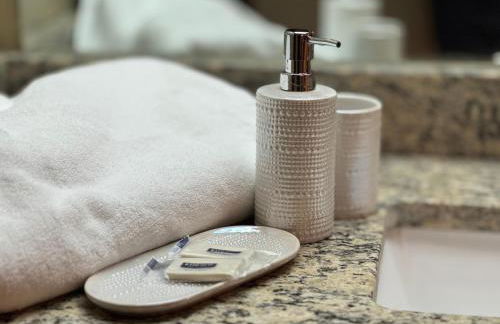 Luxury 5BR Estate: Media Room & Golf | Sleeps 14 - Foto 19