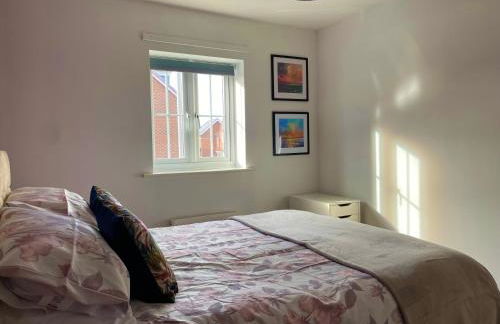 Stunning Large Detached Gloucester, 4 beds, 3 bedroom, 2 bathroom property, Nr Chelt, The Docks and Quays sleeps 6 - Photo 14