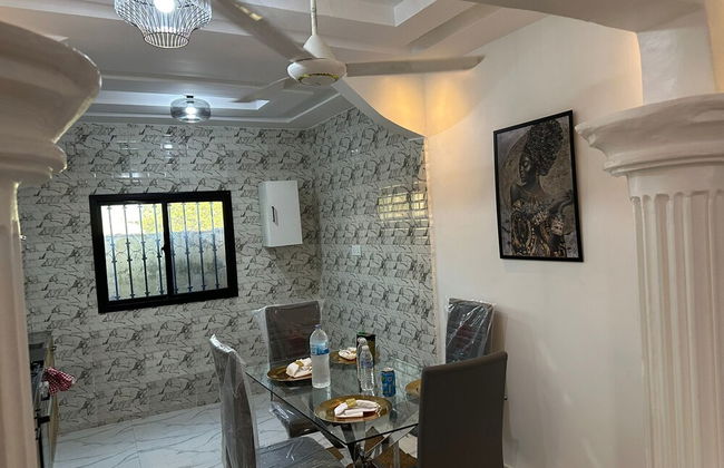 Luxe Apt #4the Retreat Apartments - Photo 26