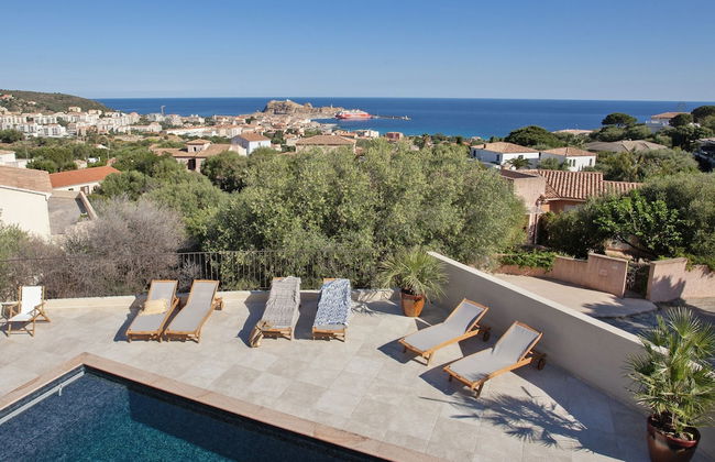 Superb Villa With Pool and sea View - Photo 38