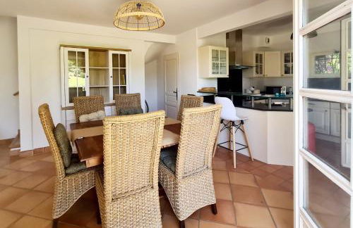 SUPERBE VILLA-DOMAINE AVEC GOLF PISCINE ET TENNIS - Foto 24