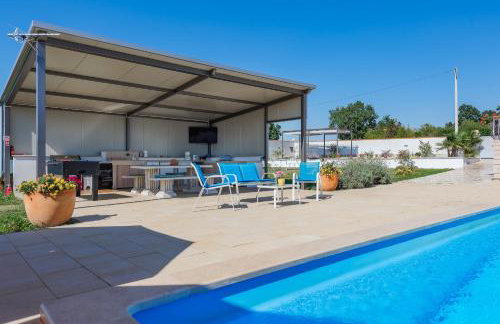 Family home with hydromassage pool & fun activities - Foto 57