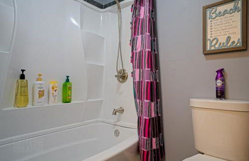 Luxe Coastal Retreat with Hot Tub & Spring Fires - Foto 71