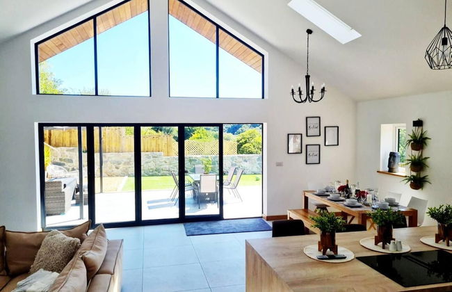 4 Bed Villa Sleeps 8 -private Terrace-free Parking - Foto 9