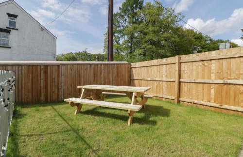 The Old School - Photo 22