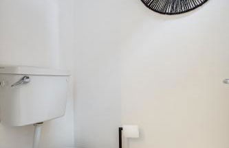 Solace Nights - Large Modern House - 4 Bedrooms - Near M6 & Spaghetti Junction - Fast WiFi - Netflix - Photo 6