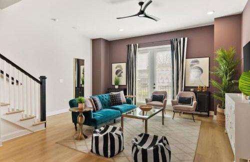 Upscale Townhome 3 miles to Downtown with 2 Car Garage - Foto 12