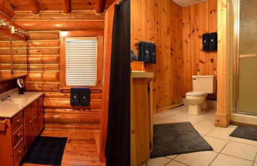 Superb Log Cabin Rental for Groups near Munising and Pictured Rocks National Lakeshore, Michigan - Foto 32