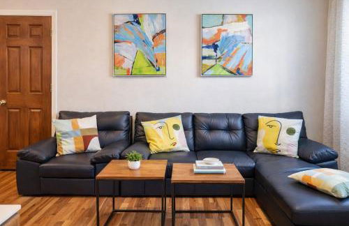 Vacation House, 2 Miles to Beach, Smart TVs, Grill - Foto 7