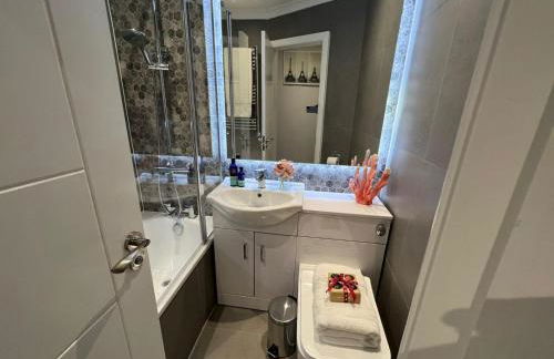 Aisiki Apartments at Stanhope Road, North Finchley, Airconditioned Multiple 2 or 3-Bedroom, Pet Friendly Duplex Flats, King or Twin Beds with Free WiFi - Foto 60