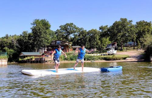 Lakefront Retreat Sleeps 15 Starlink Internet - Foto 4