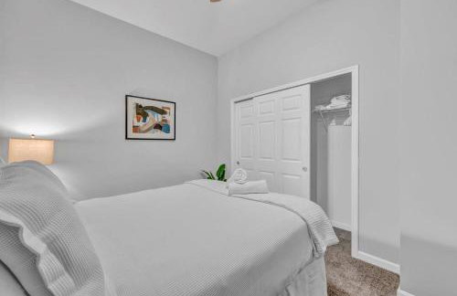 Stylish Condo • Walk to Theaters • Parking - Foto 13