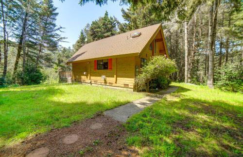 Hot Tub, 1 Mi to Beach 12-Acre Fort Bragg Cabin! - Foto 2