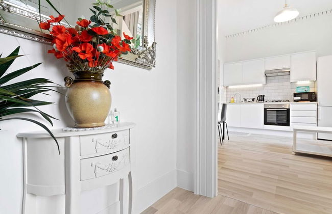 Refined, Light 1 Bed Apt w Balcony in Brixton - Foto 15
