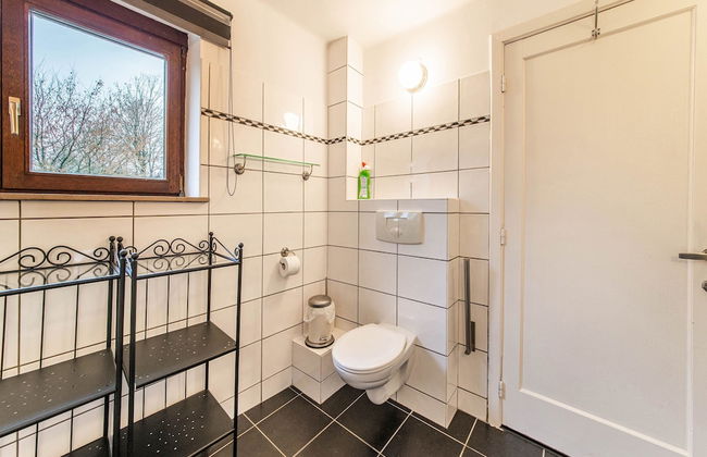 Beautiful Group House With Large Garden - Photo 25