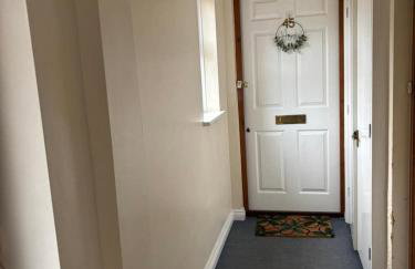 Small two Bed Apartment on a Private Road - Foto 3