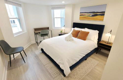Pristine Petworth Family Home w Street Parking - Foto 38