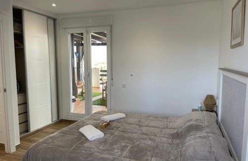 This spectacular 3-bedroom apart - Photo 47