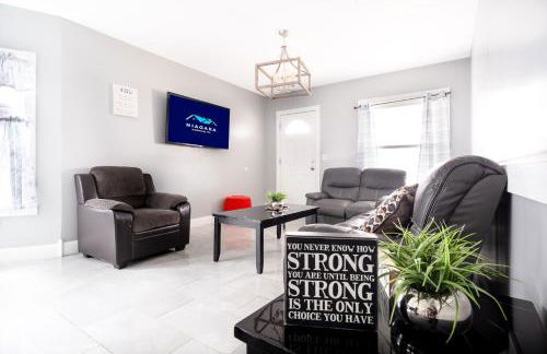 Large-Group Ready 8BR Home Near Niagara Falls & Casino - Foto 1