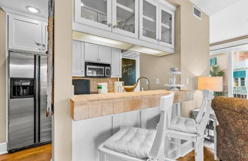 Carillon Beach condo with WiFi balcony pool and beach access - Foto 15