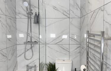 'The Luxury Snug' - A Charming Modern Luxury 2-Bed Flat with Parkview - Free Parking - Foto 22