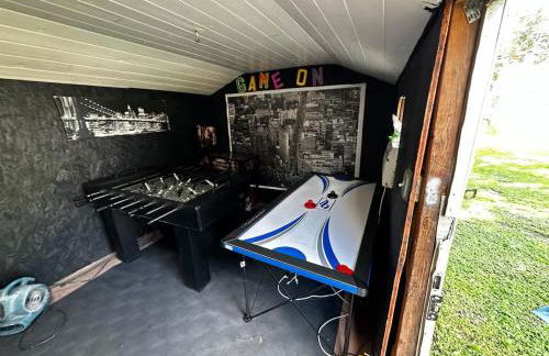 Farmhouse Oasis w Pool Heated Spa Treehouse and Game Room Located Centrally off I-4 - Foto 30