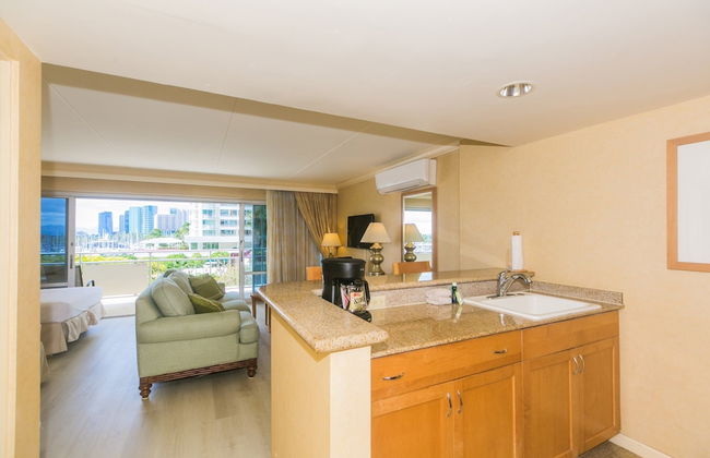 Spacious One Bedroom Harbor View Condos at Ilikai Marina With Private Balcony - Foto 45