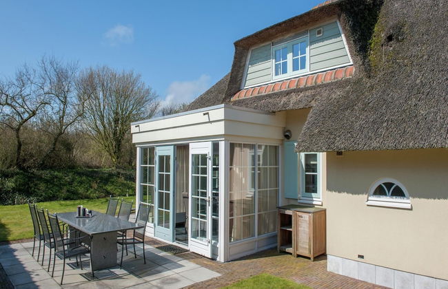 Restyled Thatched Villa Near the Sea in Cosy Domburg - Photo 25