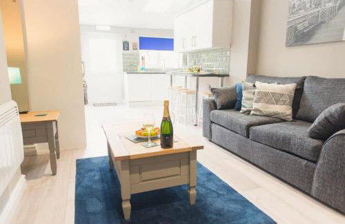 LYNNTON HOUSE Stunning 6 bed Town Centre House ALL with En-Suites Prime Location Tamworth - Foto 4