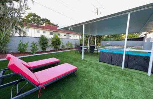 Royal Luxe Pool Home near Ft Laud airport and each - Photo 43