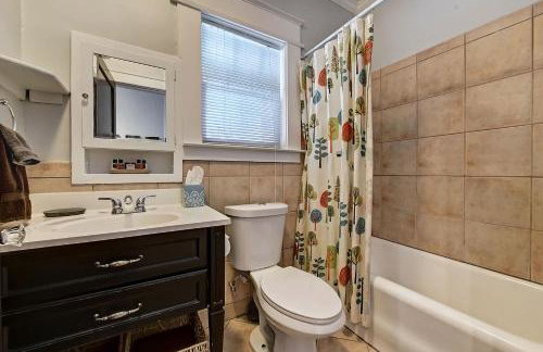 Bright and Restful 2BR near Uptown with Balcony - Photo 6