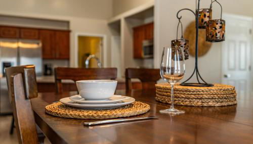 Fully Stocked Home with Hot Tub and Private Yard - Foto 2