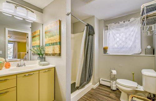 Groups Welcome! Lakefront Gem with Dock in Greenwood - Foto 14