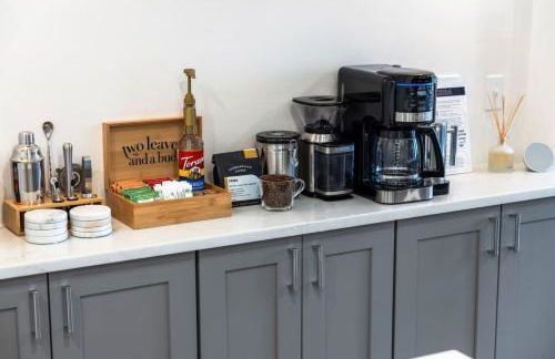 HostWise Stays - Prime Mexican War Streets 2BR Apartment - Foto 18