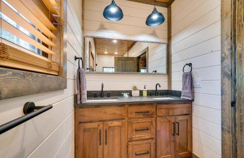 Serene Broken Bow Cabin with Hot Tub and Fire Pit! - Photo 16