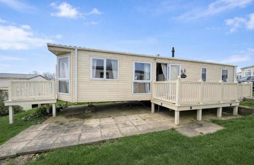 Stunning 8 Berth Caravan With Decking, Ref 71012P - Photo 6