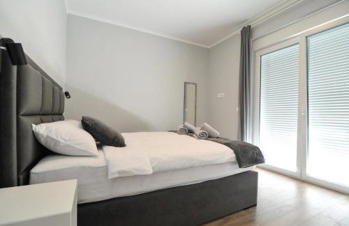 Tony's house in garden - Photo 17