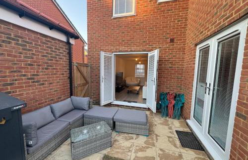 Detached 4BR House - Private Garden, Garage & Parking - Perfect for Long Stays, Families, Contractors - Photo 37